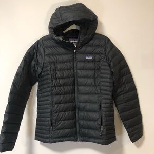 Patagonia size Medium women’s down sweater hoddie (puffer coat with hood)